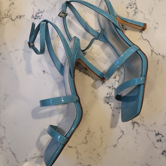 SOLD OFF PM Marc Fisher Turquoise Strappy Sandals - Picture 2 of 4